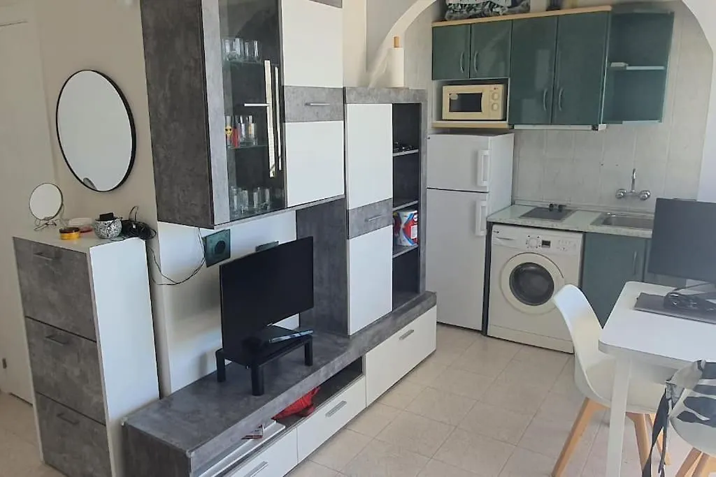 Apartamento Con Terraza A Pie De Playa بينالماذينا شقة